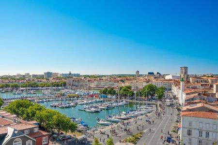 In Frankreich, wie hier in La Rochelle, ist Diesel zwar mit 1,44 Euro nicht so teuer wie im nördlichen Nachbarland, doch für...