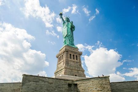Was man auch nicht tun sollte: Die Freiheitsstatue ohne Reservierung besuchen. Denn ansonsten drohen Wartezeiten bis zu vier...