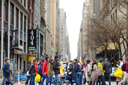 New York ist eine riesige Stadt und man geht die meiste Zeit zu Fuß. Das liegt daran, dass die öffentlichen Verkehrsmittel n...