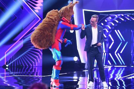 Stecken Dirk Nowitzki oder Arnold Schwarzenegger im Eichhorn-Kostüm? Vermutlich reines Wunschdenken.