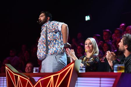 Gast-Juror Faisal erntete für geschmacklose Witze Kritik im Internet.