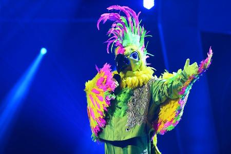 Der Kakadu bekam die wenigsten Zuschaueranrufe - und musste sich demaskieren. Zum Glück! Denn drunter steckte endlich mal ei...