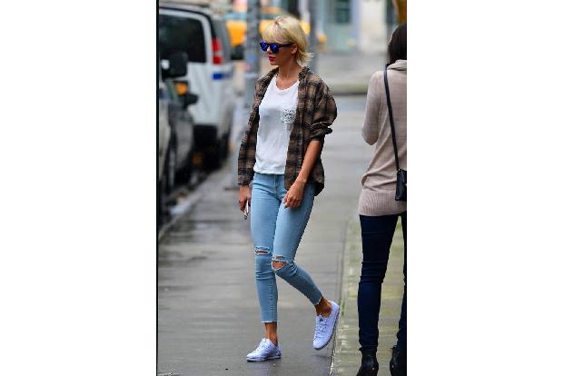 ...Taylor bis auf einige Ausnahmen (Katy Perry oder Kanye West denken da vielleicht anders) so beliebt? Ist es das Girl-next...