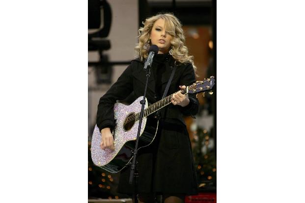 ...funktioniert noch immer. Egal ob modisch oder in ihren Songs. Einzig das Country-Image ist einem Pop-Image gewichen. Das ...