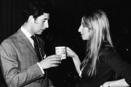 Kannten sich schon 1974: Prince Charles und Barbra Streisand am Set ihres Films 