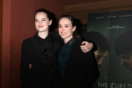 ...Ellen Page (r.) sorgte 2014 für frenetischen Beifall, als sie sich bei der Time to Thrive Conference vor Livepublikum als...