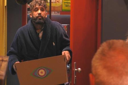 Youtuber Chris hat gerne eine große Klappe. Und sowieso hält er sich für den Besten. Beispielsweise beim 