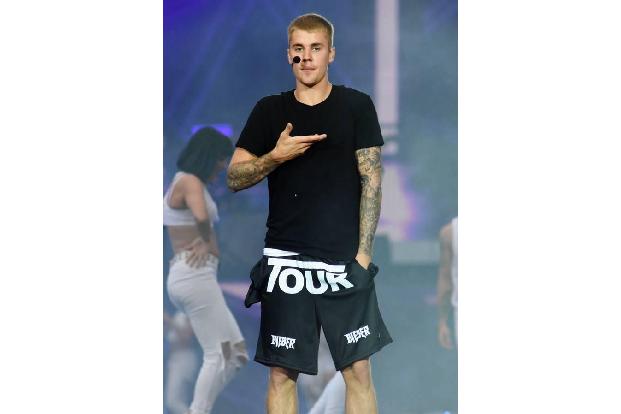 ...Justin Bieber, der regelmäßig in Konfrontationen gerät. Diese fanden in Cleveland ihren Höhepunkt: Ein über zwei Meter gr...