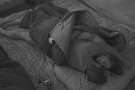 So ging es auf dem nächtlichen Lotterbett für Janine und ihren Tobi munter mit dem prickelnden, letztlich aber offenbar doch...