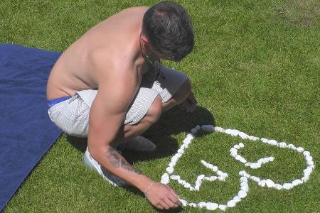 Joey im Trennungsschmerz, er vermisst seine Freundin wie verrückt. 