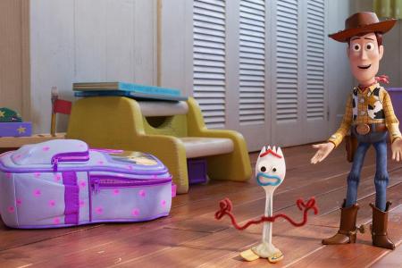 Die Spielzeugwelt ist neu für ihn: Woody nimmt sich Bonnies neuem Spielzeug Forky an.