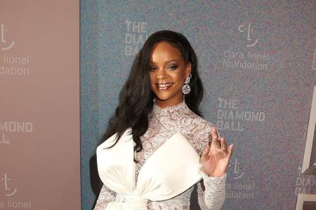 Rihanna (31) ist nur der zweite Vorname der Pop-Sängerin. Mit vollem Namen heißt sie Robyn Rihanna Fenty. Ihr Modelabel hat ...