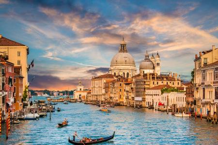 Die Lagunenstadt Venedig liegt nur einen Katzensprung entfernt. Wer trotz all des Luxus doch noch den Drang nach einem Ausfl...