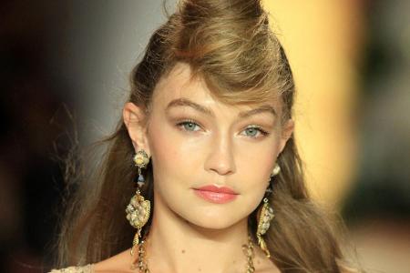 Die Heterochromie von Gigi Hadids (24) Augen lässt das Model umso schöner wirken. Ihre blauen Augen sind mit Gold gesprenkelt.