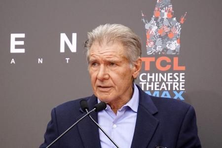 Harrison Ford ist auch im echten Leben ein Held. 2001 fand er einen vermissten Pfadfinder. Ein Jahr zuvor half er einer Mutt...