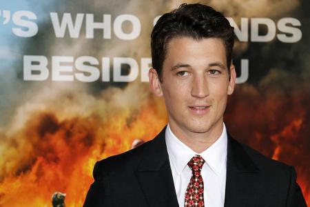 Miles Teller war 2015 ein großer Held. Der Schauspieler sprang in Miami gemeinsam mit seiner Freundin ins Meer und rettete e...