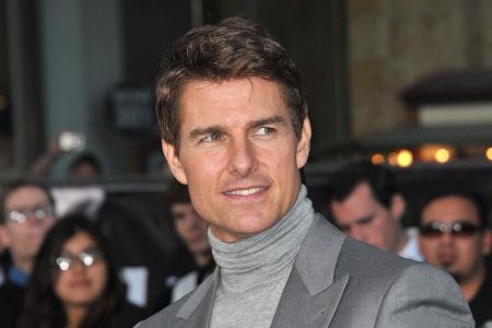 Tom Cruise rettet auch abseits der Leinwand Menschen. 1996 half er einer Frau, die bei einer Fahrerflucht verletzt wurde und...