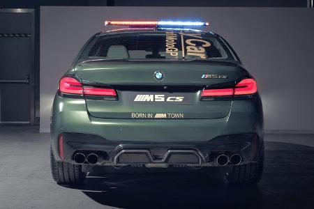 Trotz seiner 635 PS wird die Limousine kaum mit den MotoGP-Raketen mithalten können.