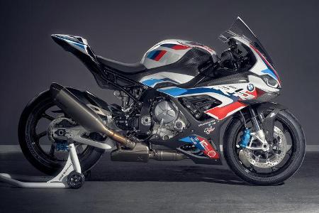 Das Modell trägt die klassischen BMW-Farben, in denen die Rennversion auch in der Superbike-WM eingesetzt wird.