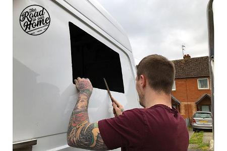 The road is our home Fenster