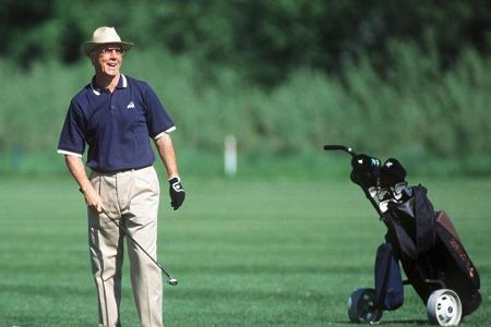 Auf dem Fußballplatz fühlt sich Beckenbauer heute nicht mehr so zuhause wie früher. Dafür glänzt er beim Golf mit Handicap 9...
