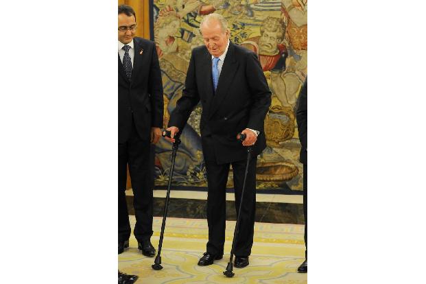 Gerätselt wird unterdessen, was den Monarchen - der knapp 40 Jahre auf dem Thron saß - wohl wirklich zu diesem Schritt bewog...