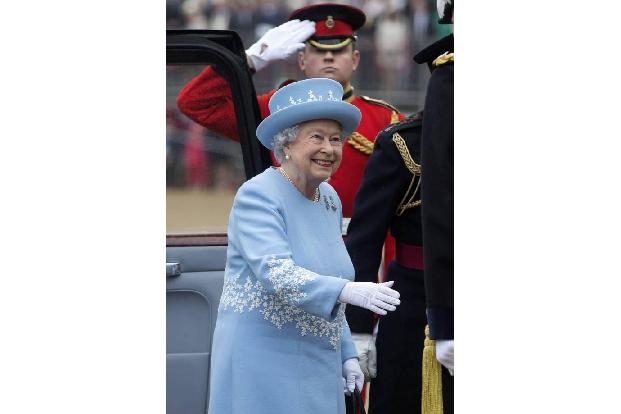 Seine Mutter Elizabeth II. würde vermutlich niemals auf die Idee kommen, zurück zu treten. Königin sein man nun mal lebenslä...