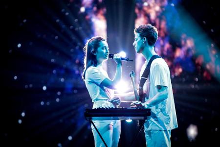 Zala Kralj und Gašper Šantl betreten als Duo für Slowenien die ESC-Bühne. Gemeinsam performen sie ihren Titel 