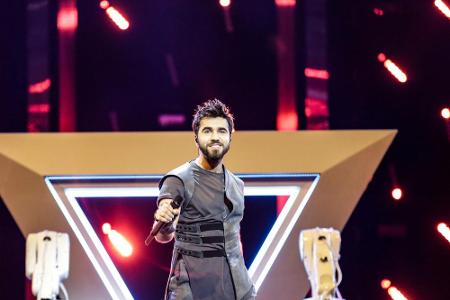Auch Chingiz vertritt sein Land, Aserbaidschan, nicht zum ersten Mal beim ESC. 2018 hat er das Finale in Portugal verpasst, ...
