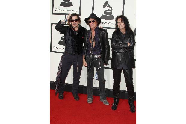 ...2015 begann er ein neues Musikprojekt. Zusammen mit dem 'Aerosmith'-Leadgitarristen Joe Perry und Schauspieler Johnny Dep...