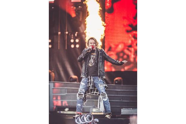...Sänger der Hardrockband 'AC/DC', Axl Rose, begeisterte seine Fans im Juli 2017 in Finnland mit einer Pyro-Show. Mit seine...