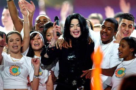 Abseits seines beispiellosen Talents sorgte Michael Jackson immer wieder für Skandale. Nicht nur seine zahlreichen Schönheit...