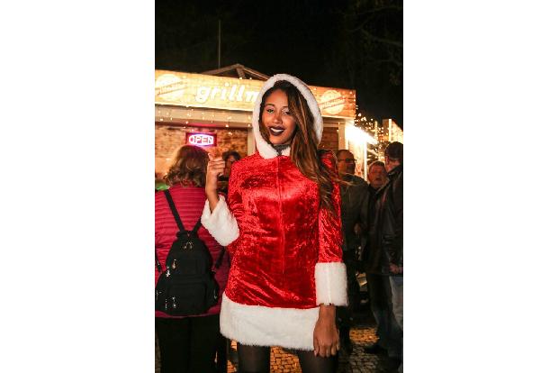 ...auch schon in Weihnachtsstimmung war Sarah Joelle Jahnel. Doch das waren nicht die einzigen Stars, die Melanie Müller und...