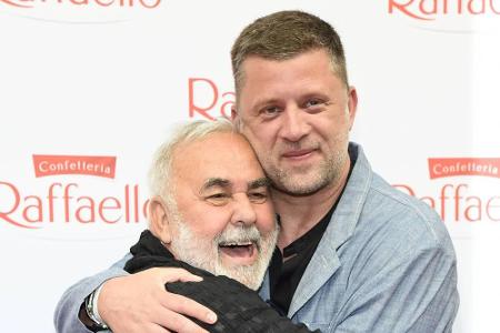 Die Entscheidung ist gefallen: Die Ehe für alle kommt - das dürfte auch diese zahlreichen gleichgeschlechtlichen Promi-Paare...