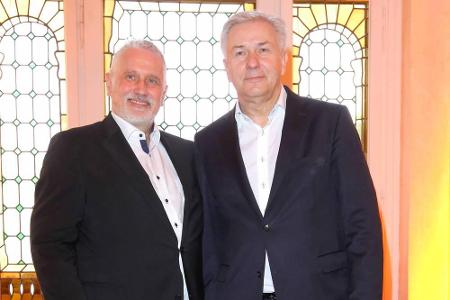 Berlins Ex-Bürgermeister Klaus Wowereit (r.) und Jörn Kubicki leben zwar nicht in einer Eingetragenen Partnerschaft, dennoch...