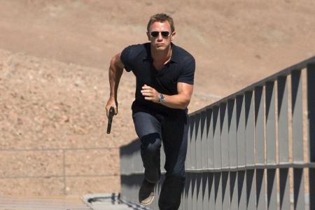 James Bond (Daniel Craig) ist meistens auf der Jagd, nur selten auf der Flucht.