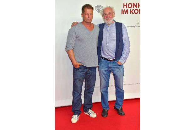 ...posierten anschließend harmonisch gemeinsam für die anwesenden Fotografen. Doch Hallervorden, der im Film den an Alzheime...