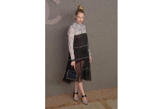 …ist zwar nicht ihr erstes, sondern ihr drittes Kind, aber trotzdem könnte Teresa Palmer wohl nicht glücklicher sein – schli...