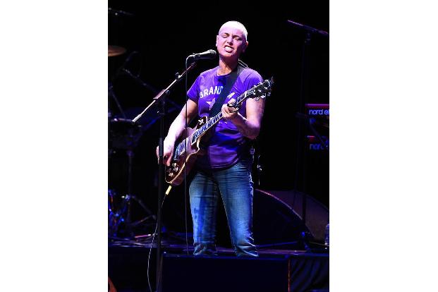 ...Sinead O'Connor im Netz. Ob Twitter oder Facebook: Ihren Kampf gegen Depressionen, Selbstmordgedanken und Angstzustände l...