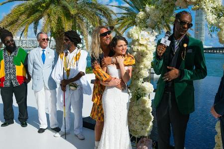 Moondog (McConaughey) bei der Hochzeit seiner Tochter Heather (Stefania LaVie Owen) - Lingerie (Snoop Dogg, r.) führt die Tr...