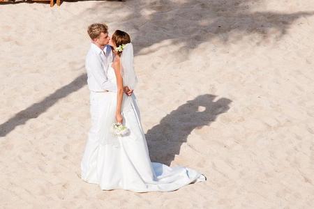 Hochzeitszermonie am Traumstand auf Bali