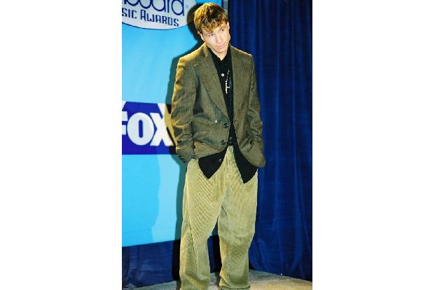 ...seinen guten Stil fiel der 42-Jährige hingegen nicht unbedingt auf. In den 90ern war der glühende Basketball-Fan eher für...