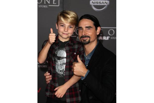 ...alle seine Kollegen ist Kevin verheiratet, mit Model Kristin Kay Willits hat er zwei Kinder. Sein älterer Sohn Mason (9) ...