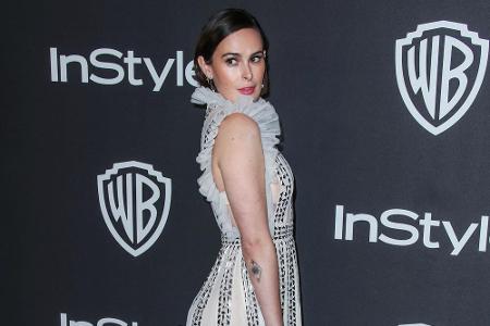 In diesem viktorianisch anmutenden Kleid mit Rüschenkragen ließ sich Rumer Willis bei der Golden-Globes-After-Party blicken.