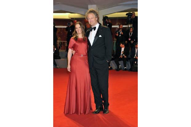 ...durchwachsen. 'Variety' urteilt etwa, der Film sei zu glatt und oberflächlich, um über drei Stunden durchgängig fesseln z...