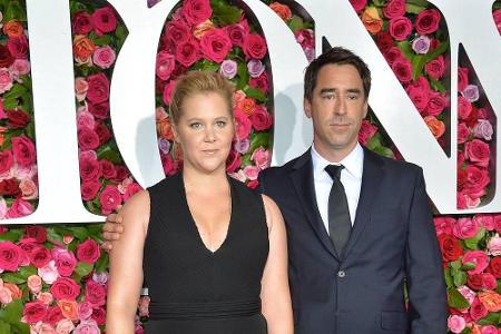 Im Februar heiratete Amy Schumer (37) ihren neuen Freund Chris Fischer (38). Inzwischen erwartet das Paar ihr erstes gemeins...