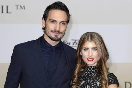 Freude bei Cathy Hummels: Sie hat am 11. Januar Söhnchen Ludwig bekommen. Auf ihrem Instagram-Account postete die Spielerfra...