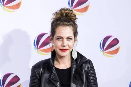 Überraschung geglückt: Schauspielerin Felicitas Woll zeigte im Januar auf Facebook ein Foto, auf dem ihr Gesicht halb verdec...