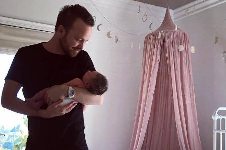 Im Februar schon wurde Aaron Paul zum ersten Mal Vater. Der 