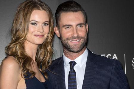 Maroon-5-Frontmann Adam Levine und seine Frau, Model Behati Prinsloo, sind seit Februar zweifache Eltern: Zu ihrer Tochter D...